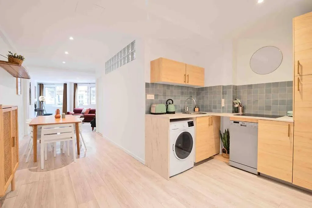 Porte Maillot, Champs Elysees, Triomphe, Suite 3 Chambres 8P Paris 0*,  France