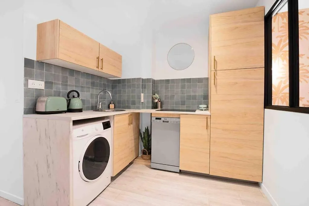 Apartment Porte Maillot, Champs Elysees, Triomphe, Suite 3 Chambres 8P Paris